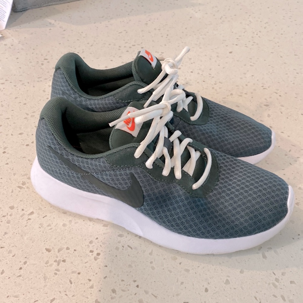 Nike Roshi - W9, like new